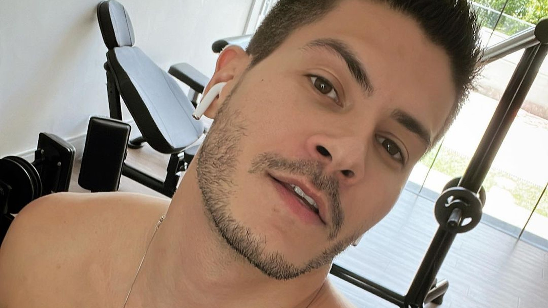 Após sucesso do BBB, Arthur Aguiar pede ajuda de fãs para abrir negócio próprio