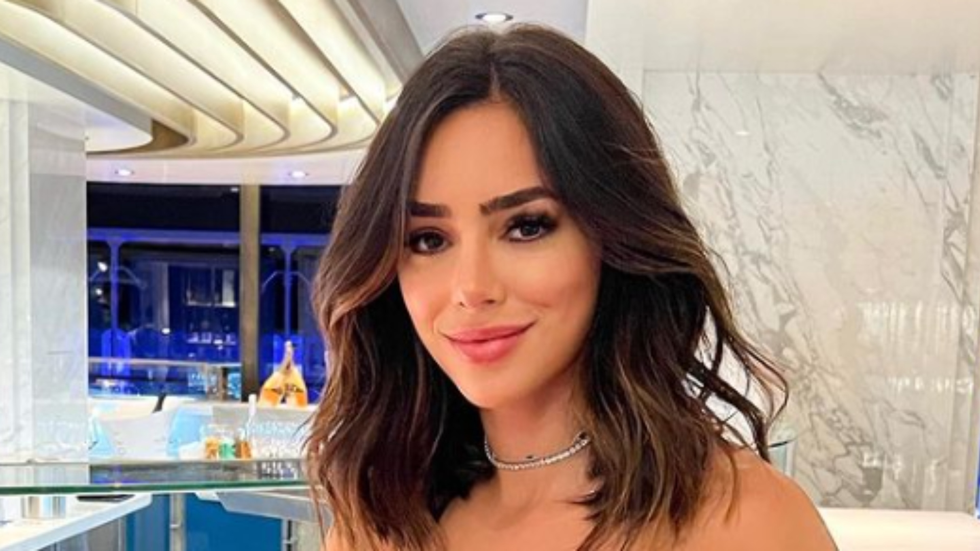 Bruna Biancardi arranca elogios de seus seguidores com vestido vermelho