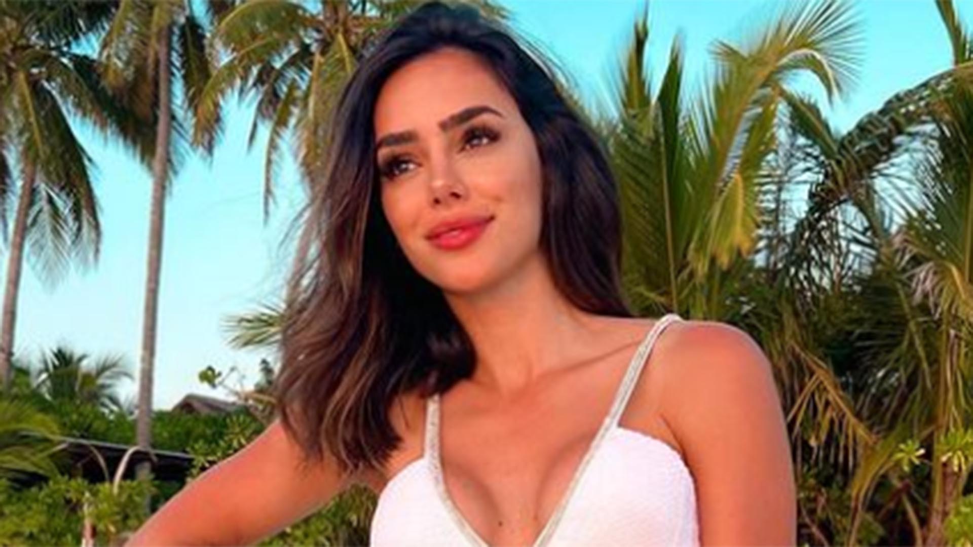 Ex-namorada de Neymar Jr usa com vestido transparência em dia na praia