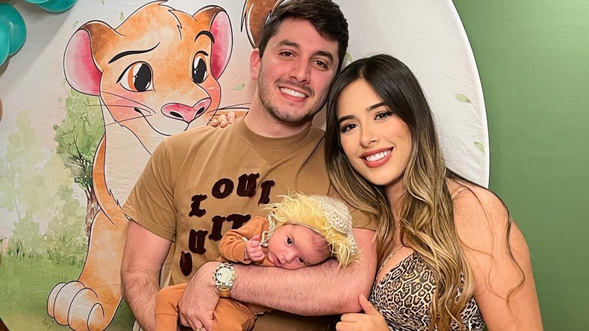 Bruna Hazin e Jonas Esticado comemoram primeiro mês do filho com festa temática