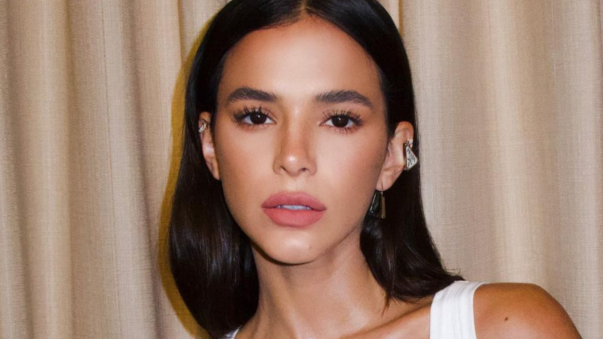 Bruna Marquezine se manifesta após deixar de seguir irmã de Neymar e Carol Dantas