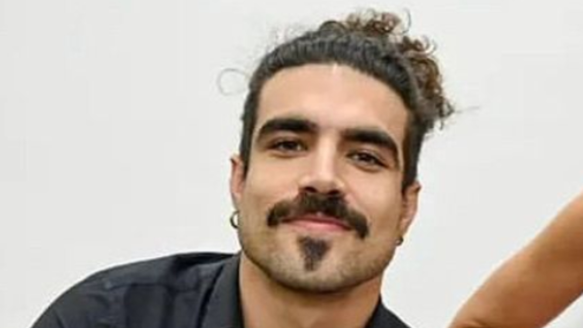 Caio Castro revela que sente desejo de ser pai: ‘Tenho planos’