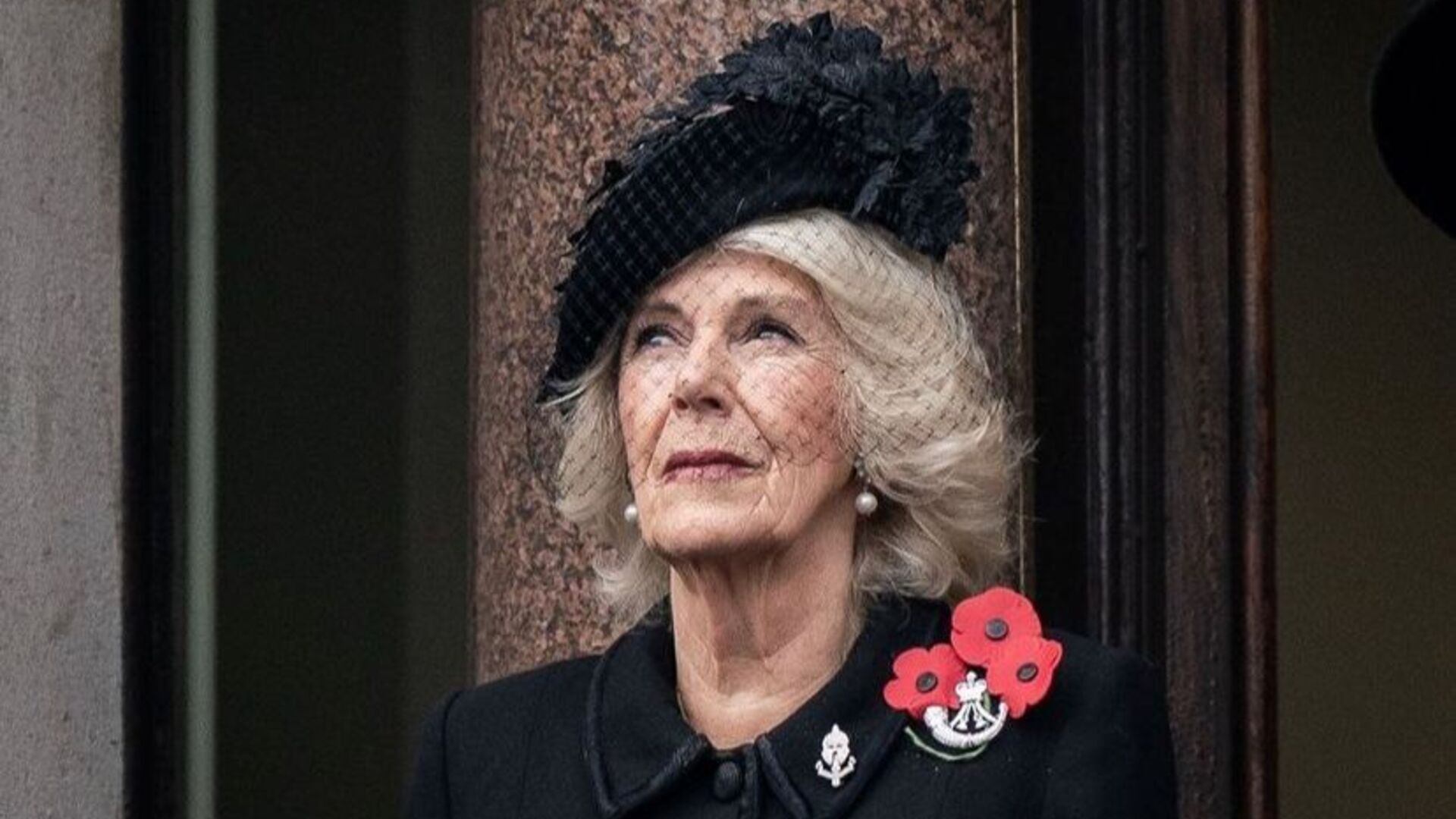 Rainha Consorte Camilla Parker presta homenagem à Rainha Elizabeth II em evento: “Faz muita falta”