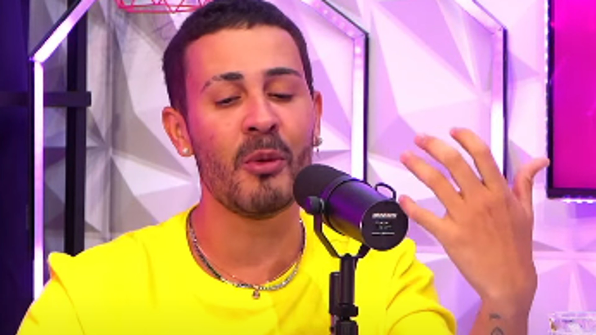 Em desabafo difícil, Carlinhos Maia fala sobre abuso que sofreu na infância