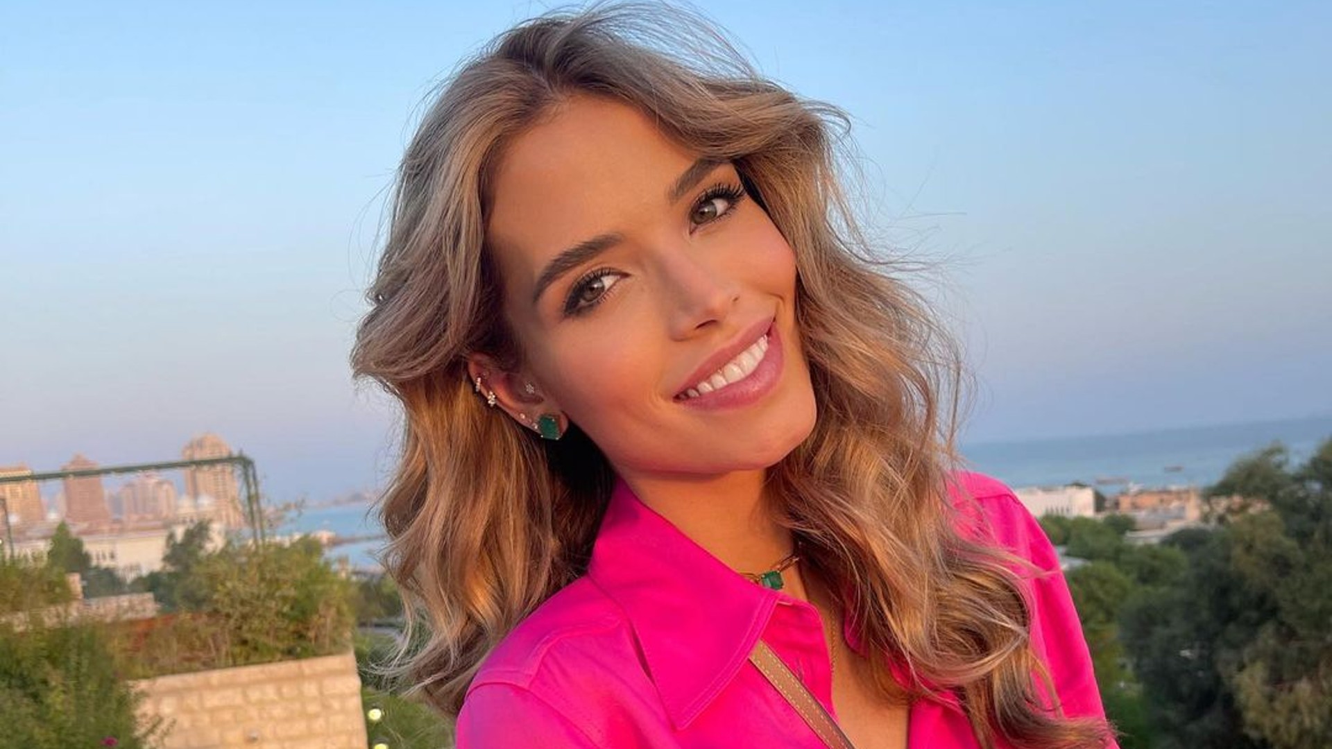 Carol Dias, esposa de Kaká, mostra barriguinha de cinco meses: “brilhando”