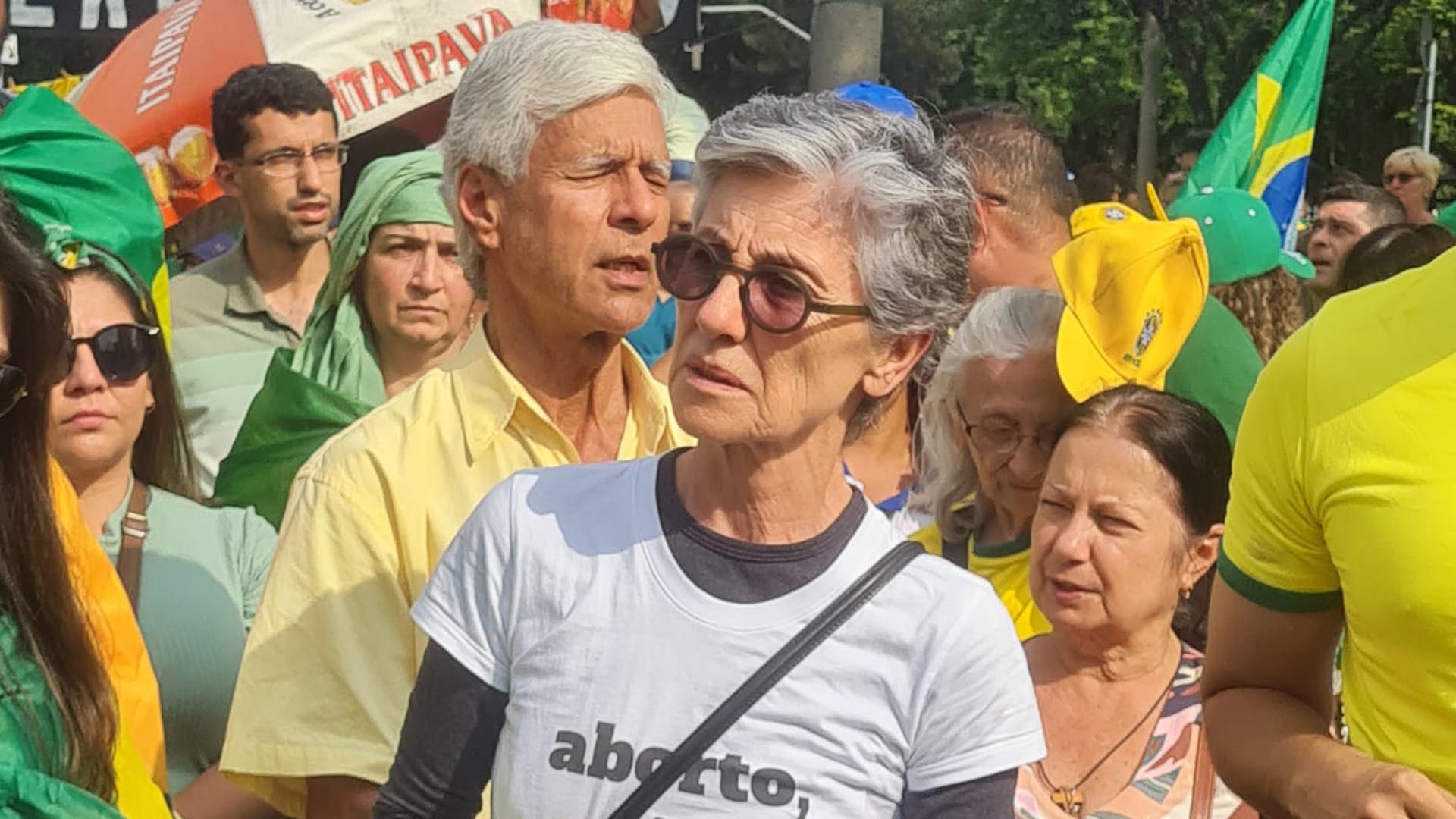 Cássia Kis participa de manifestações no Rio de Janeiro