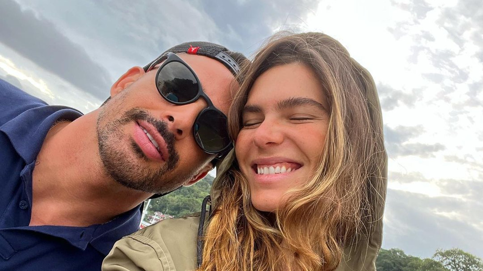 Cauã Reymond e sua esposa saem de ilha na Indonésia após terremoto durante a viagem