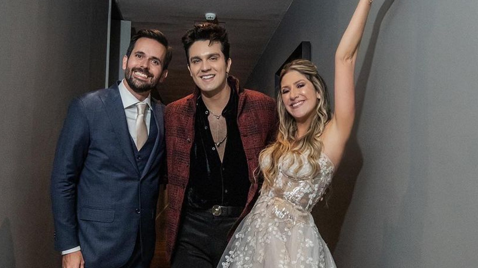 Dani Calabresa se casa com vestido luxuoso e show de Luan Santana; Veja fotos!