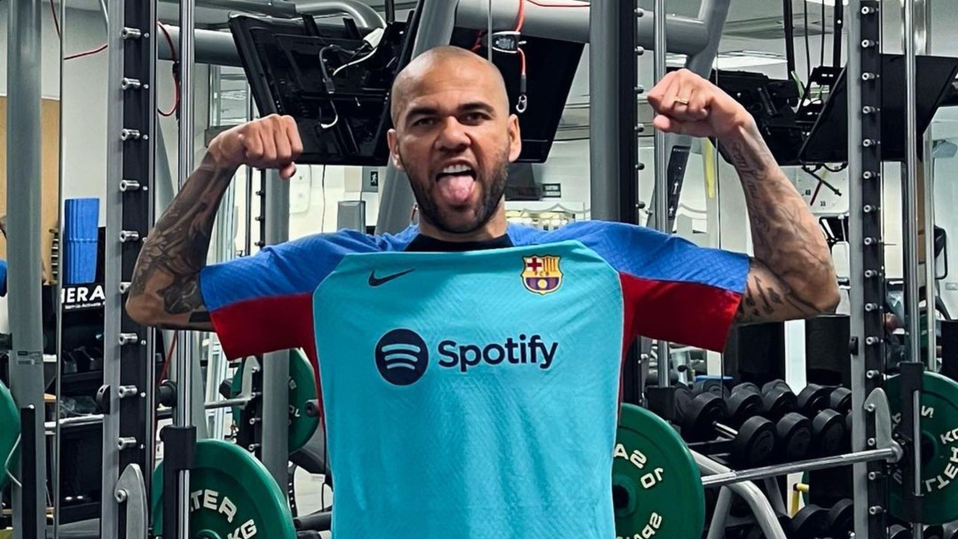 Daniel Alves será titular do jogo contra o Camarões: “Está preparadíssimo”