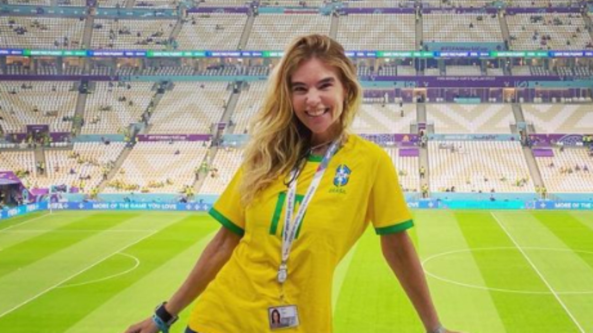 Esposa de Galvão Bueno assiste jogo da Seleção Brasileira em área VIP do estádio
