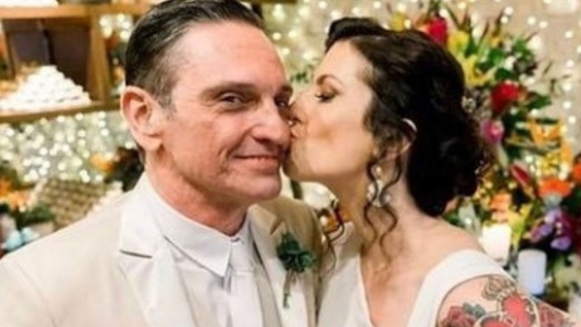 Paulo Miklos e a esposa celebram bodas de trigo: “Amor sem fim!”