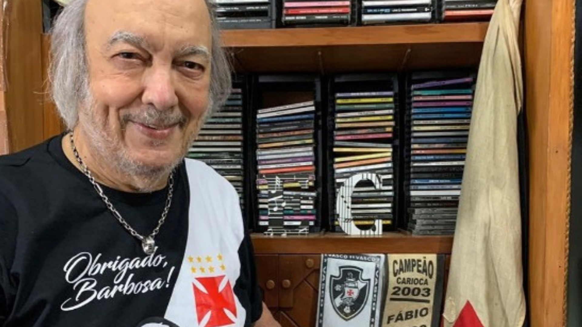Time do coração de Erasmo Carlos presta homenagem ao cantor: ”Ilustre vascaíno!”