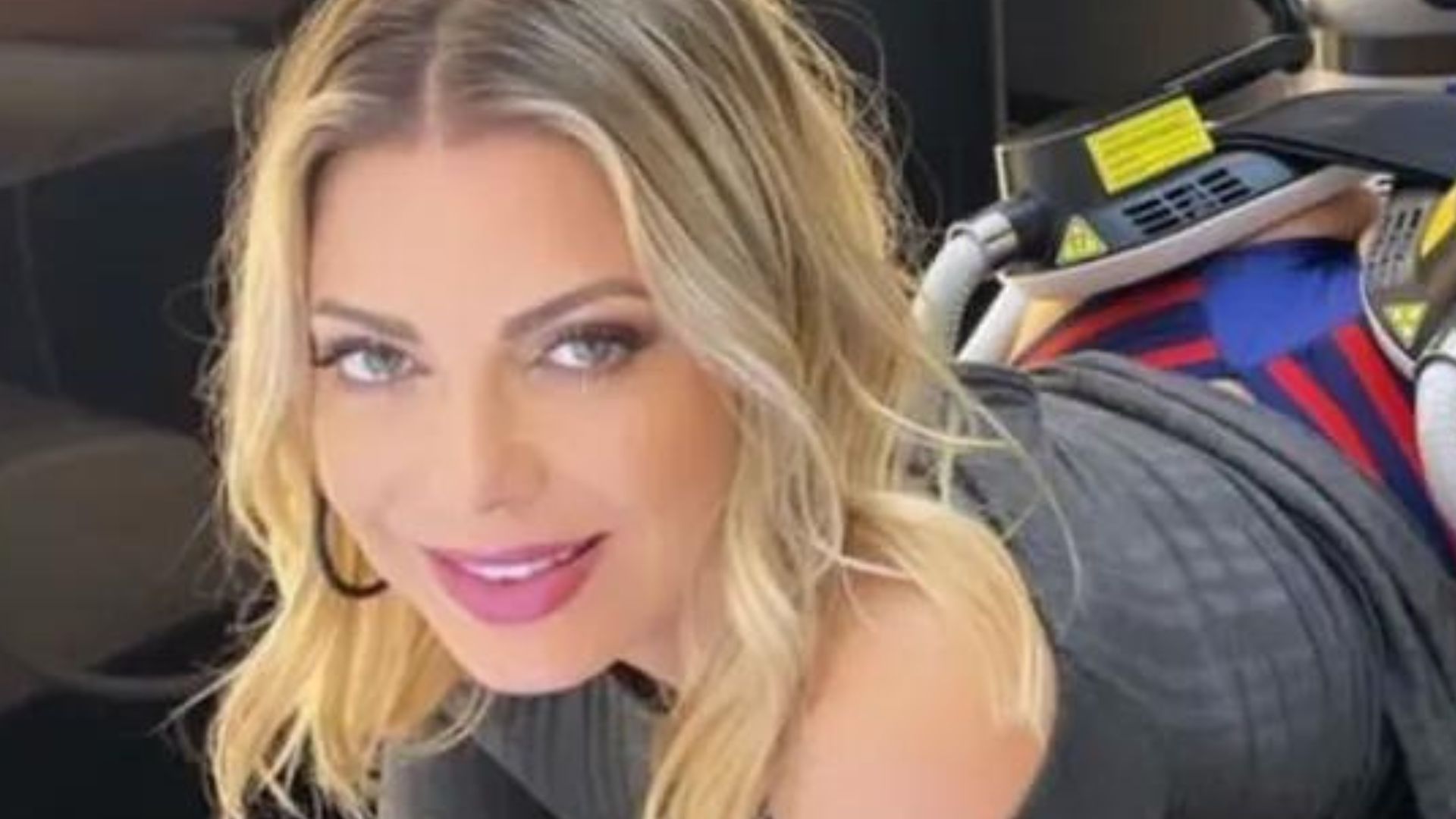 Sheila Mello faz novo procedimento estético para aumentar o bumbum