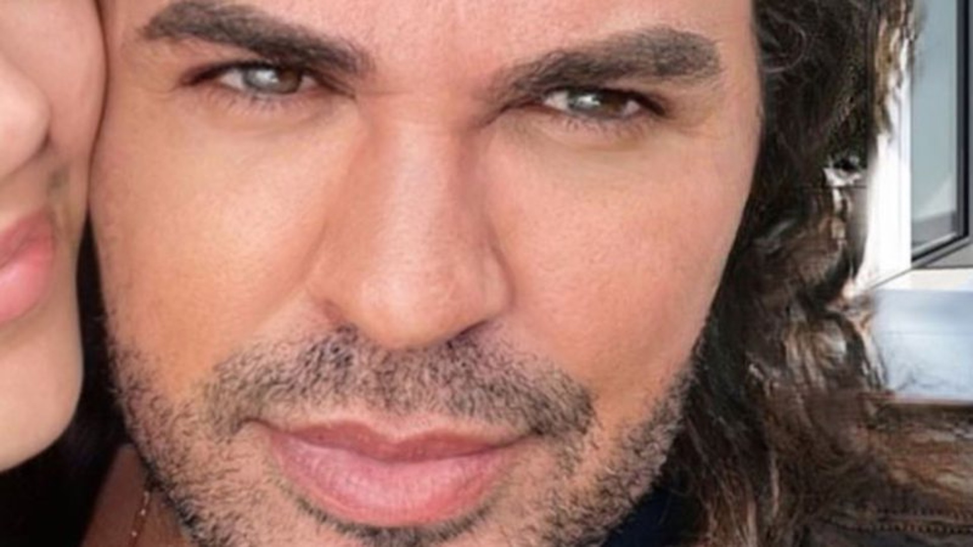 Filha de Eduardo Costa publica nova foto e semelhança entre os dois choca