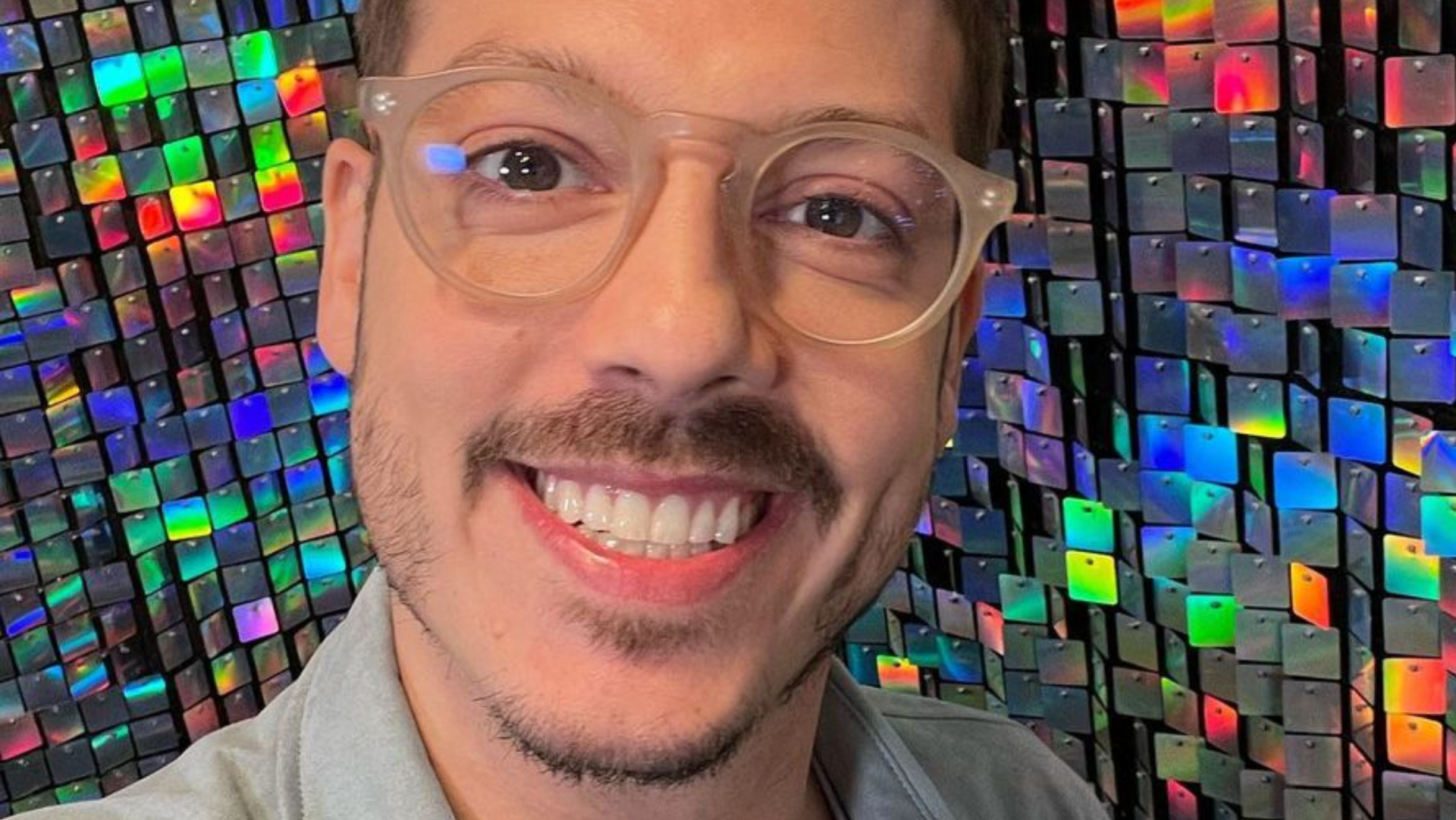 Fabio Porchat esquece carro em aeroporto: ”Vou financiar o estacionamento”