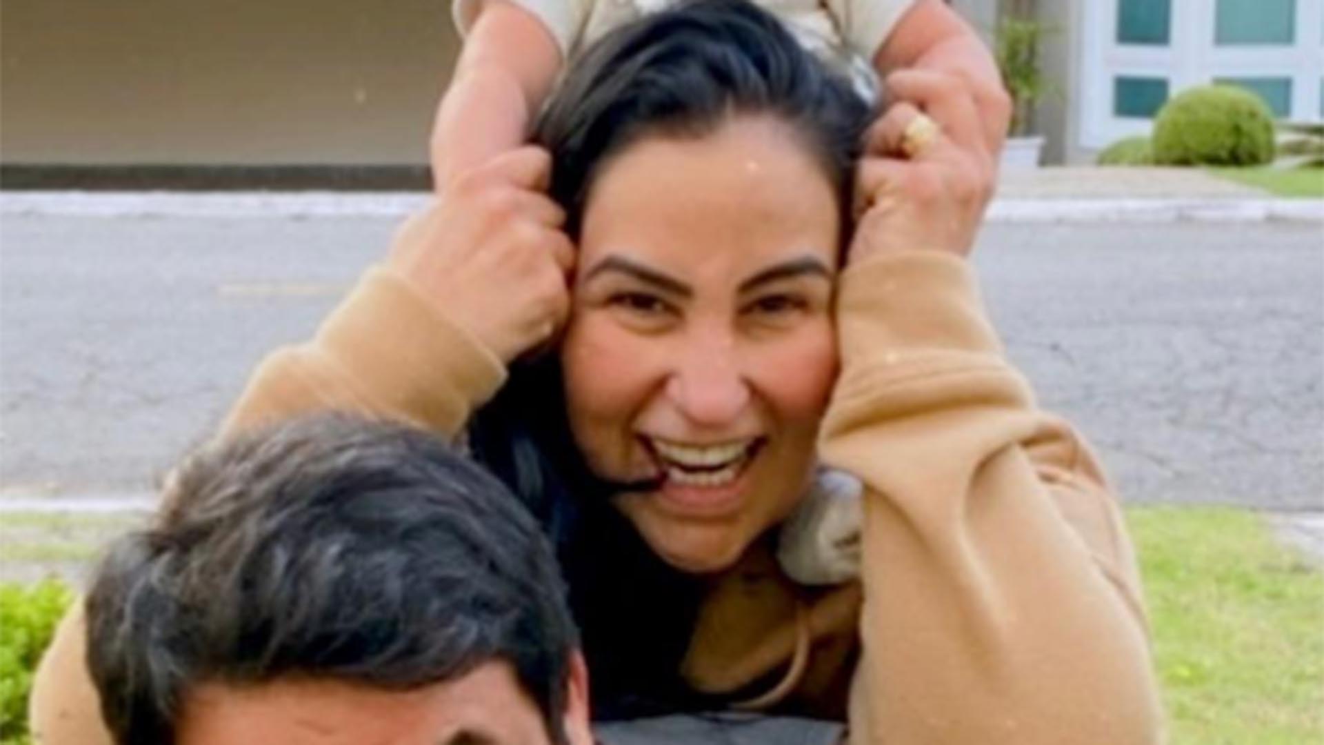 Fabiola Gadelha exibe fotos inéditas com o marido e a filha caçula