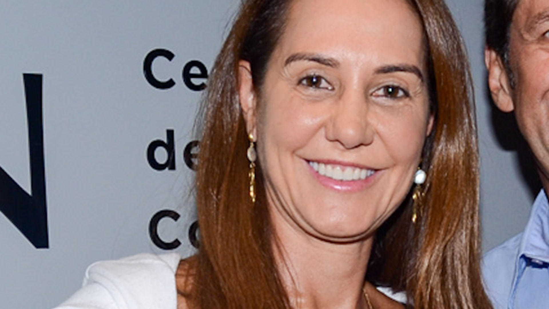 Ex-jogadora de vôlei Fernanda Venturini faz rara aparição com o namorado