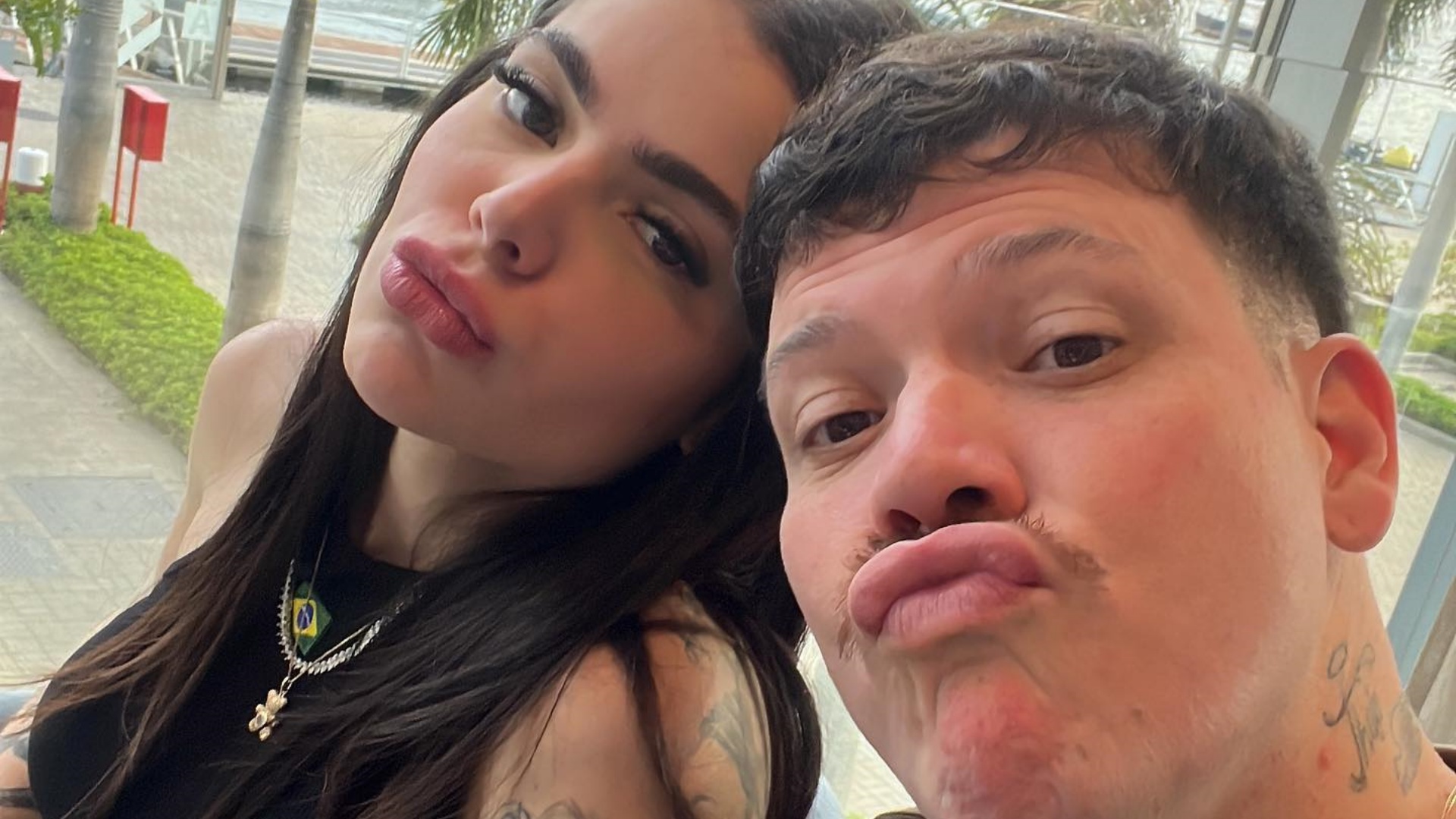 Ferrugem surge em clima de romance com a esposa e se declara: “Você muda tudo para melhor”