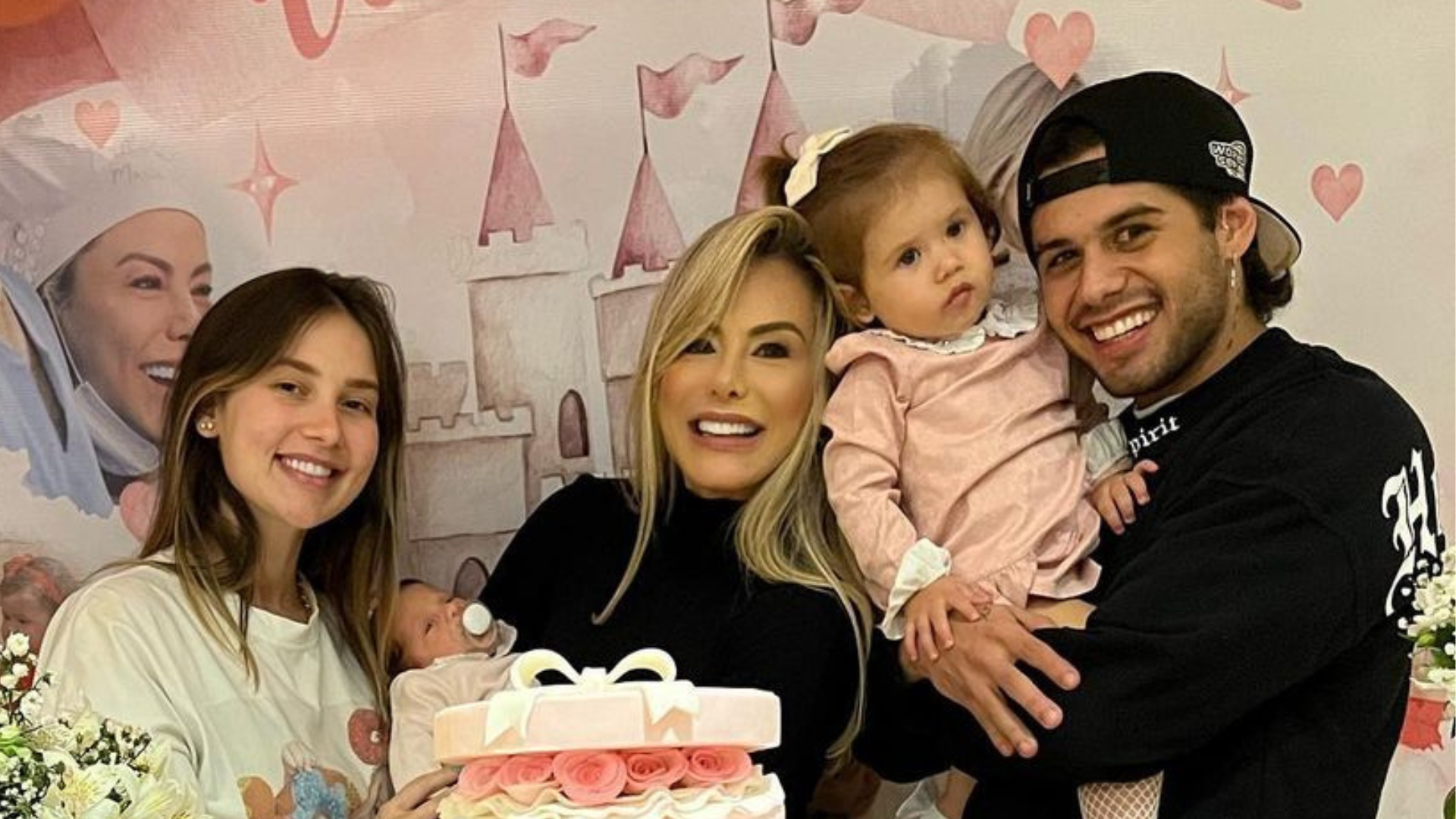 Poliana Rocha ganha festa surpresa de Virginia, Zé Felipe e das netinhas