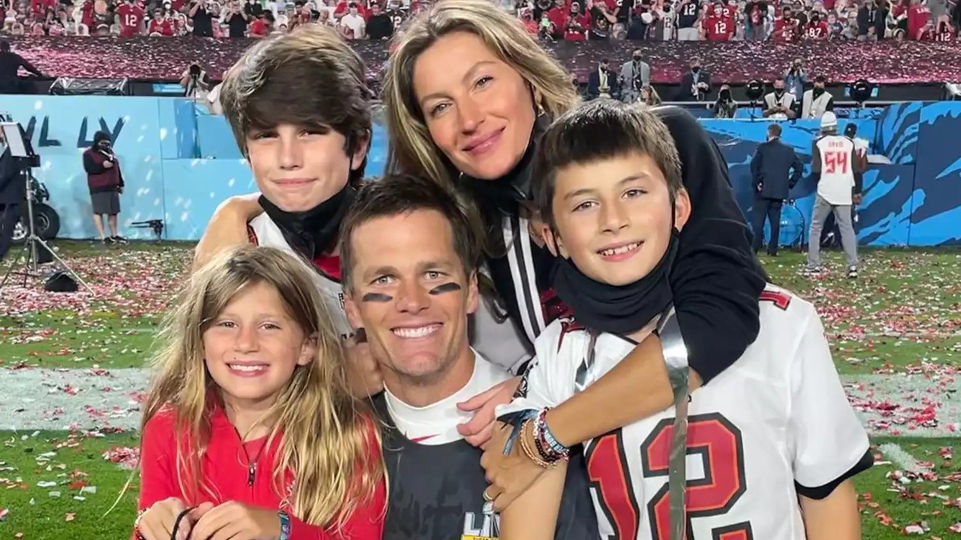 Fonte diz que filhos de Gisele Bündchen e Tom Brady terão total acesso a eles