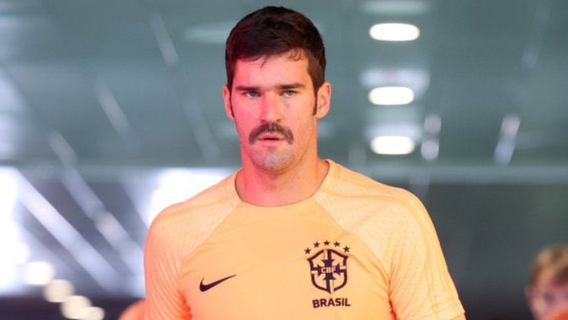 Goleiro da seleção brasileira, Alisson é comparado com o ator Nicolas Prattes