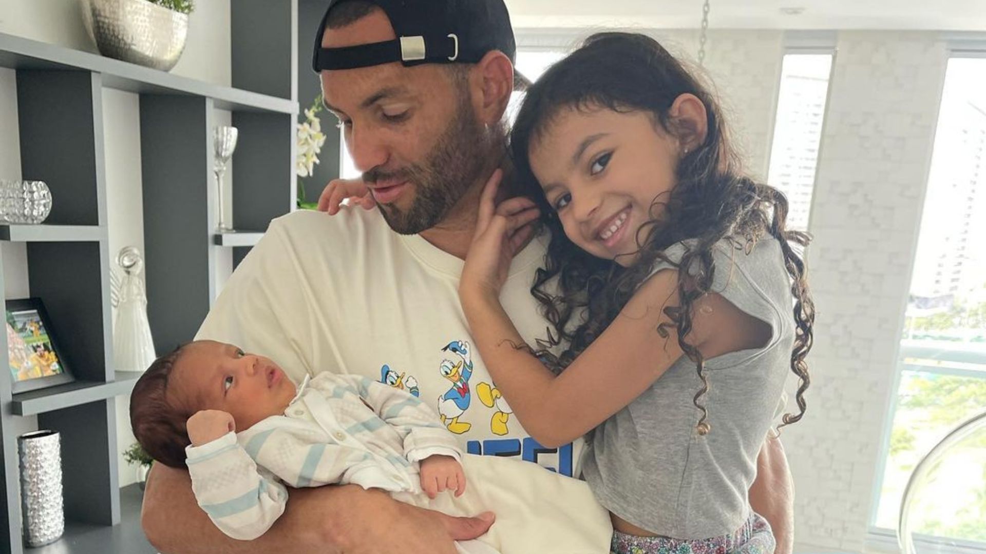 Goleiro da seleção, Weverton vive história de amor com Jaqueline Maoski; conheça