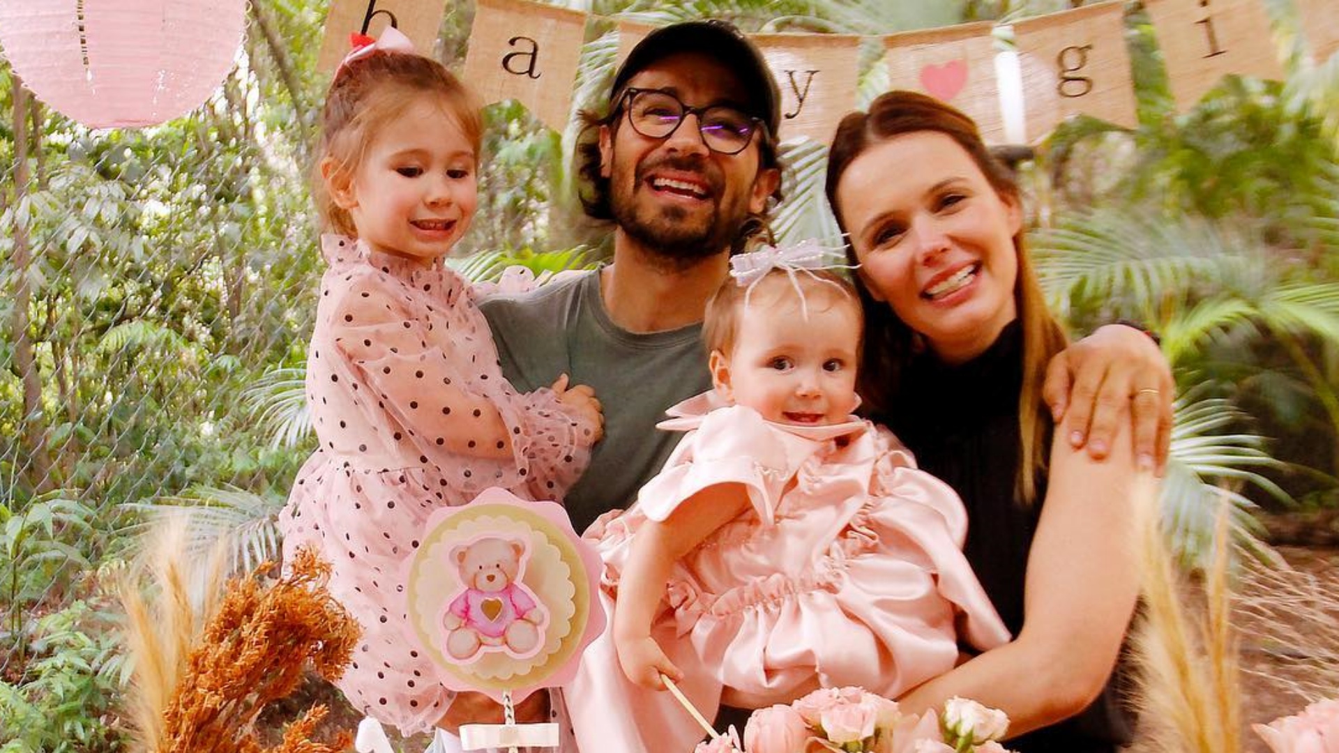 Ao lado da família, Graziella Schmitt comemora aniversário de 1 ano da filha caçula: “Pura alegria”
