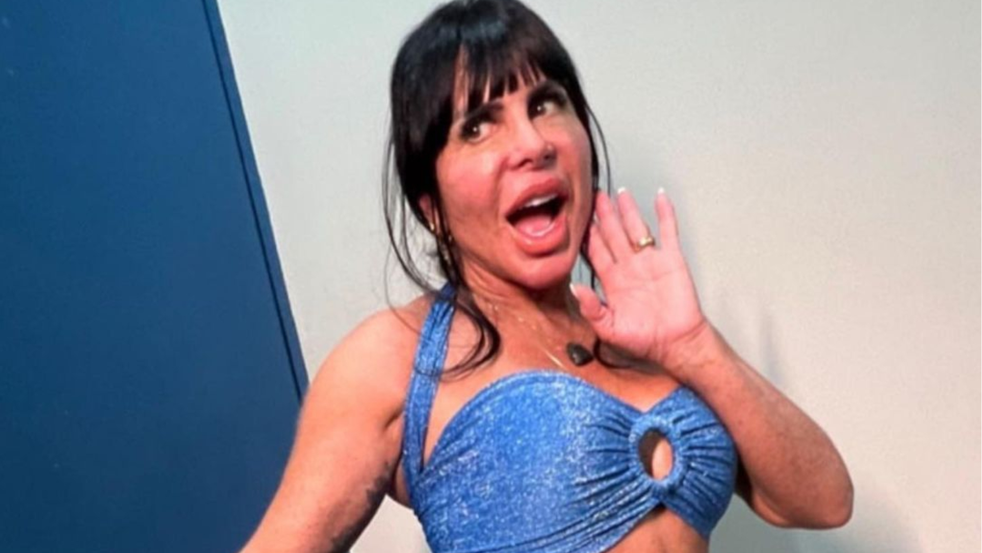 Aos 63 anos, Gretchen exibe barriga desenhada em look com cropped e choca: ”Parece uma garotinha”