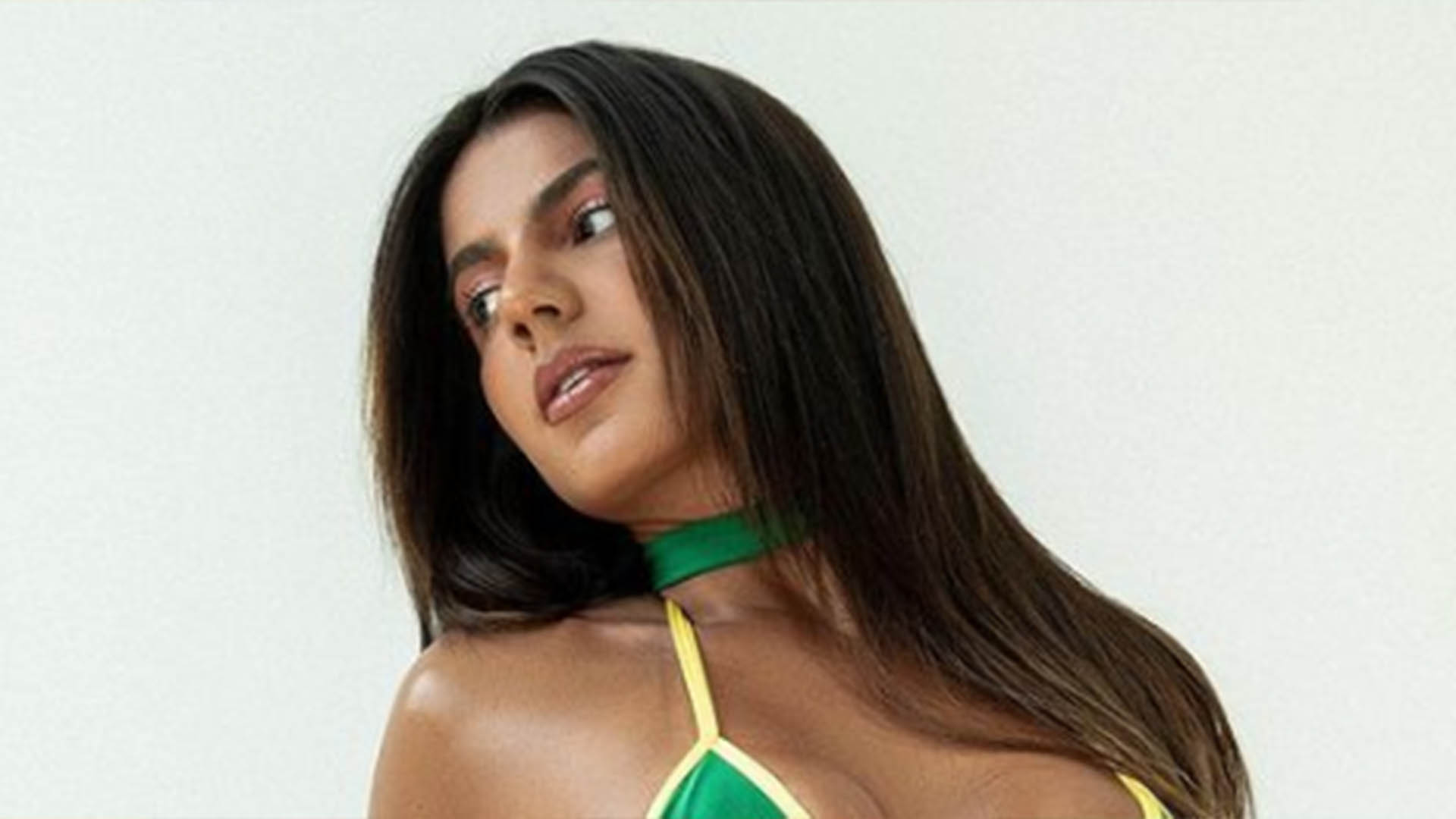 Hariany Almeida exibe corpaço sequinho ao usar biquíni mínimo