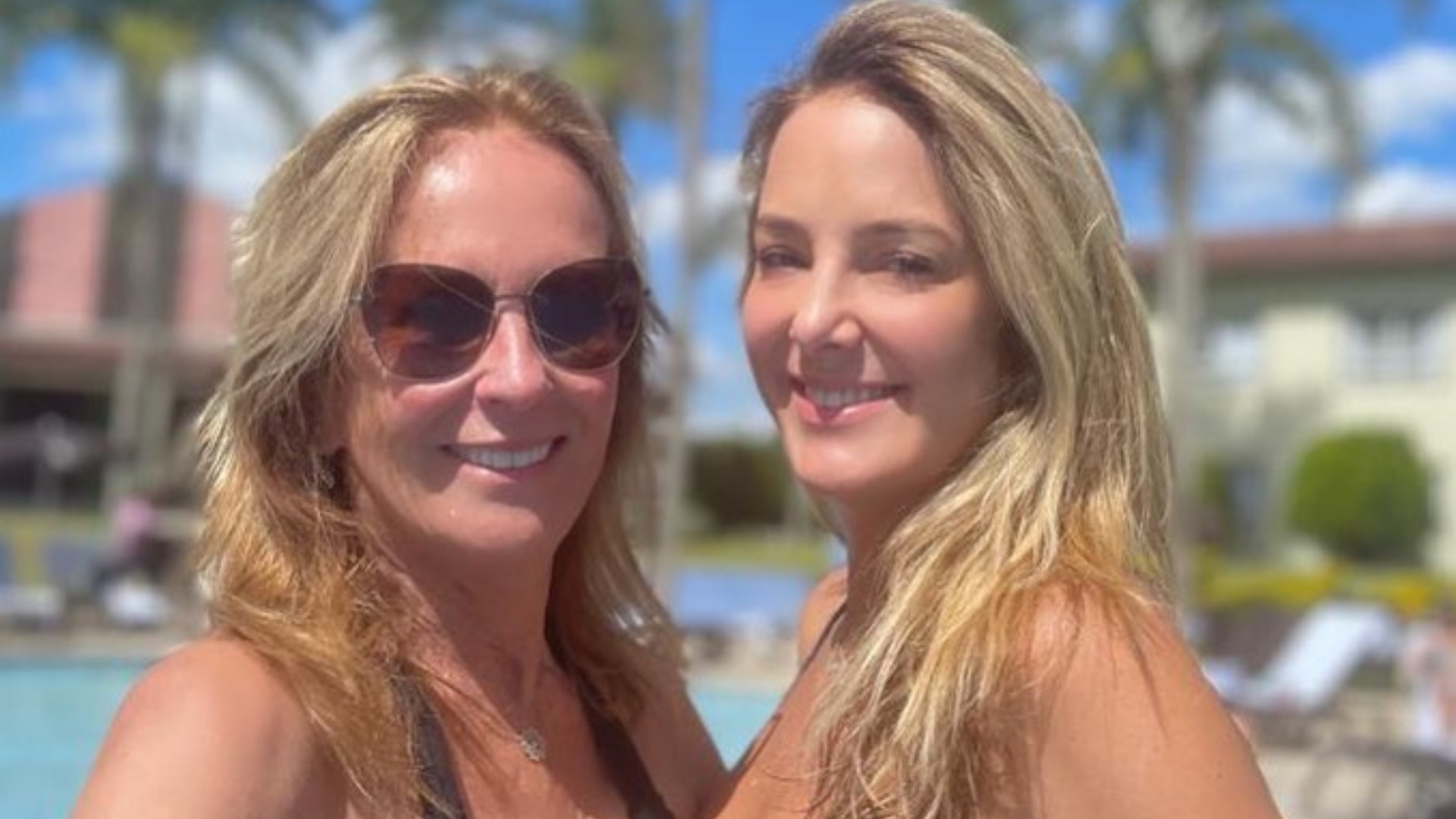 De biquíni, Helô Pinheiro esbanja beleza ao posar com a filha, Ticiane Pinheiro