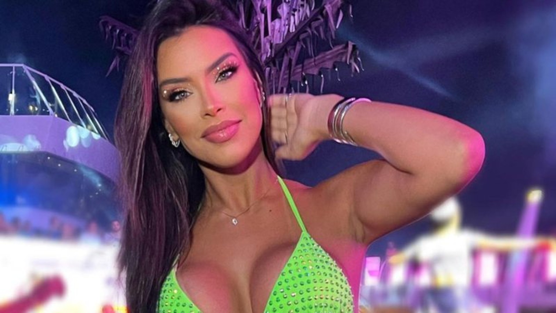 Ivy Moraes vai para pancadão de top e saia justa: “Que mulher”