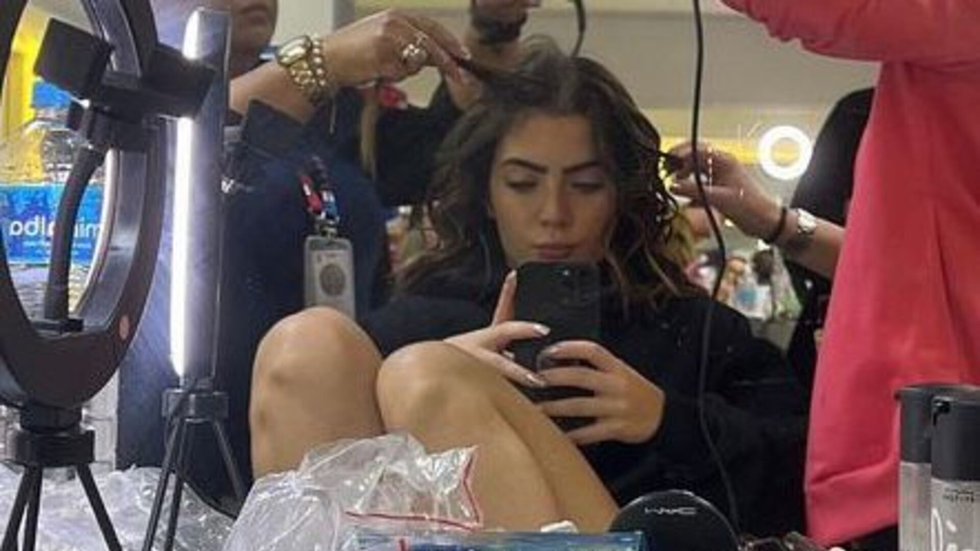 Jade Picon compartilha série de fotos caracterizada como Chiara nos bastidores de “Travessia”