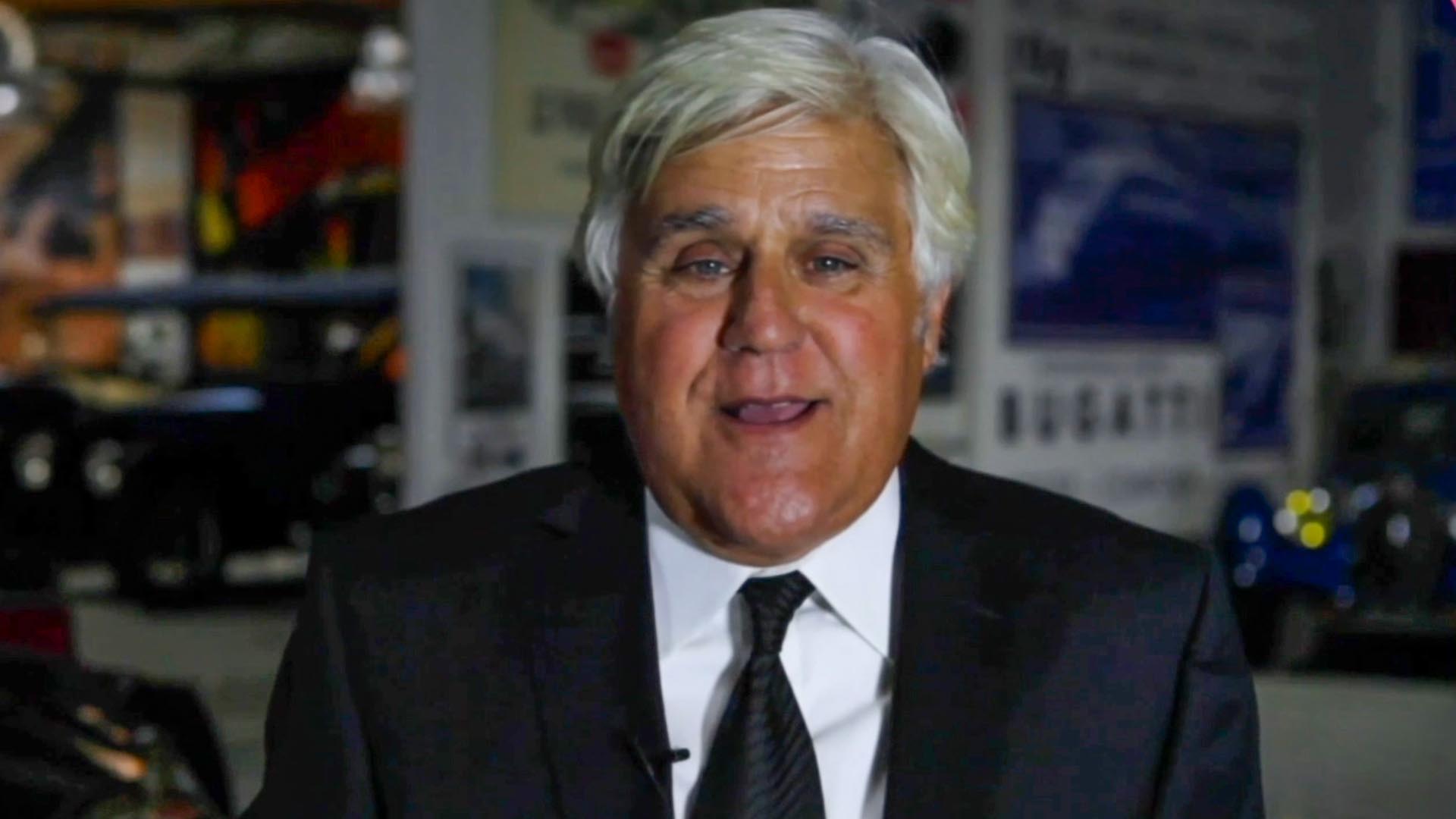 Jay Leno sofre queimaduras após incêndio na garagem de casa