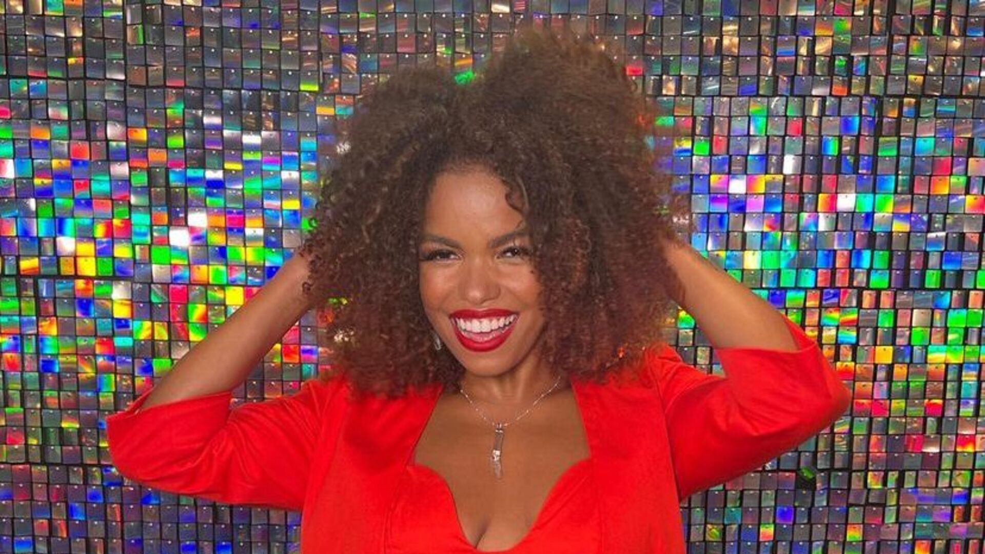 Em nova temporada de “Vai Que Cola”, Jeniffer Nascimento relembra legado de Paulo Gustavo: “Eterno”