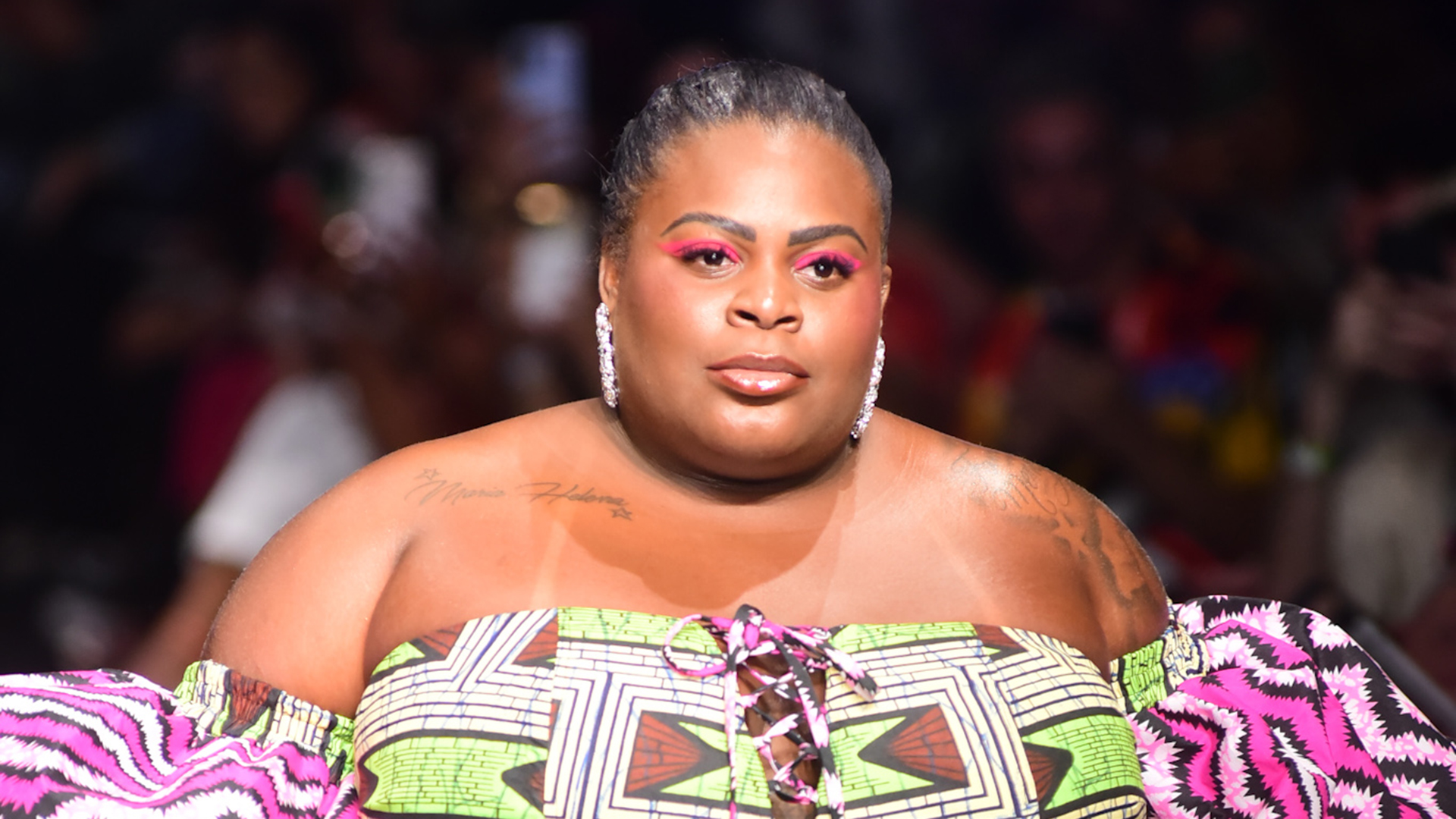 Jojo Todynho dá um show ao desfilar na SPFW com look sem alças