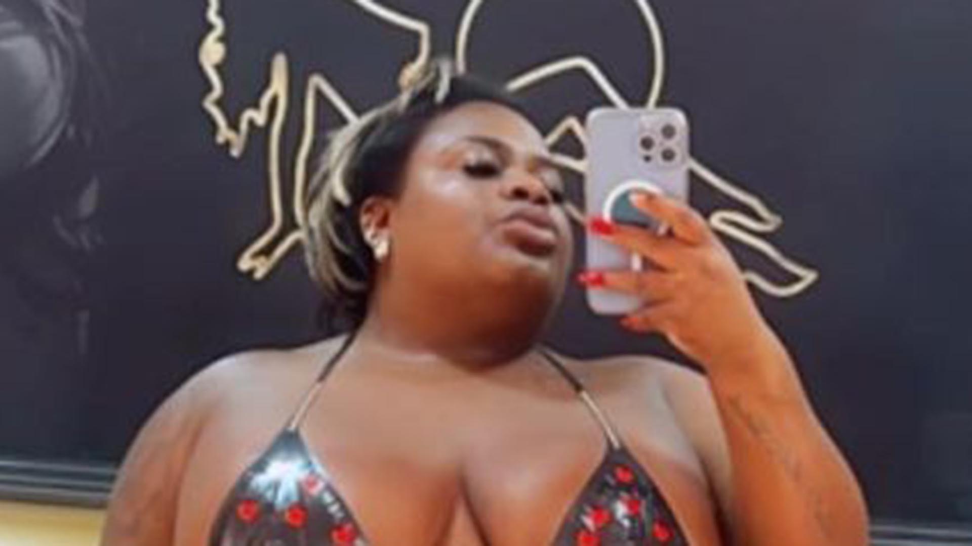 Jojo Todynho apareceu só de biquíni de fita adesiva em clínica de bronzeamento