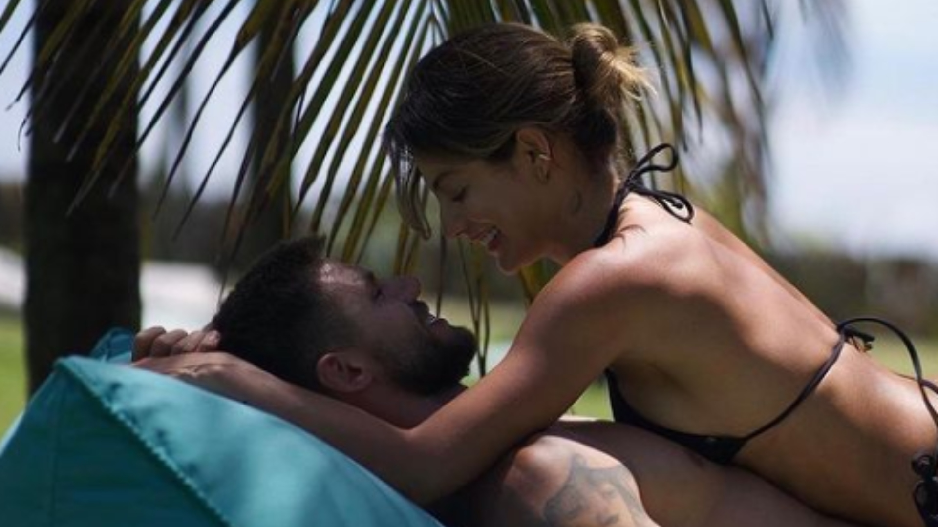 Jonas Sulzbach protagoniza momento romântico em viagem com Mari Gonzalez