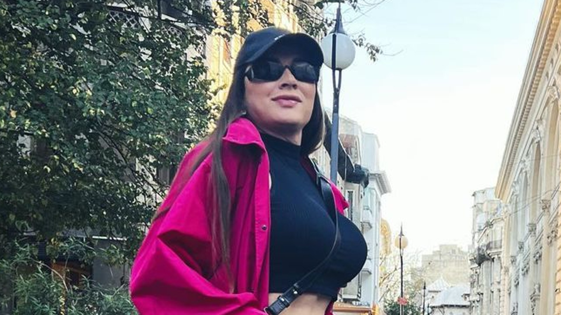 Juju Salimeni exibe look fashionista em cenário luxuoso da Romênia