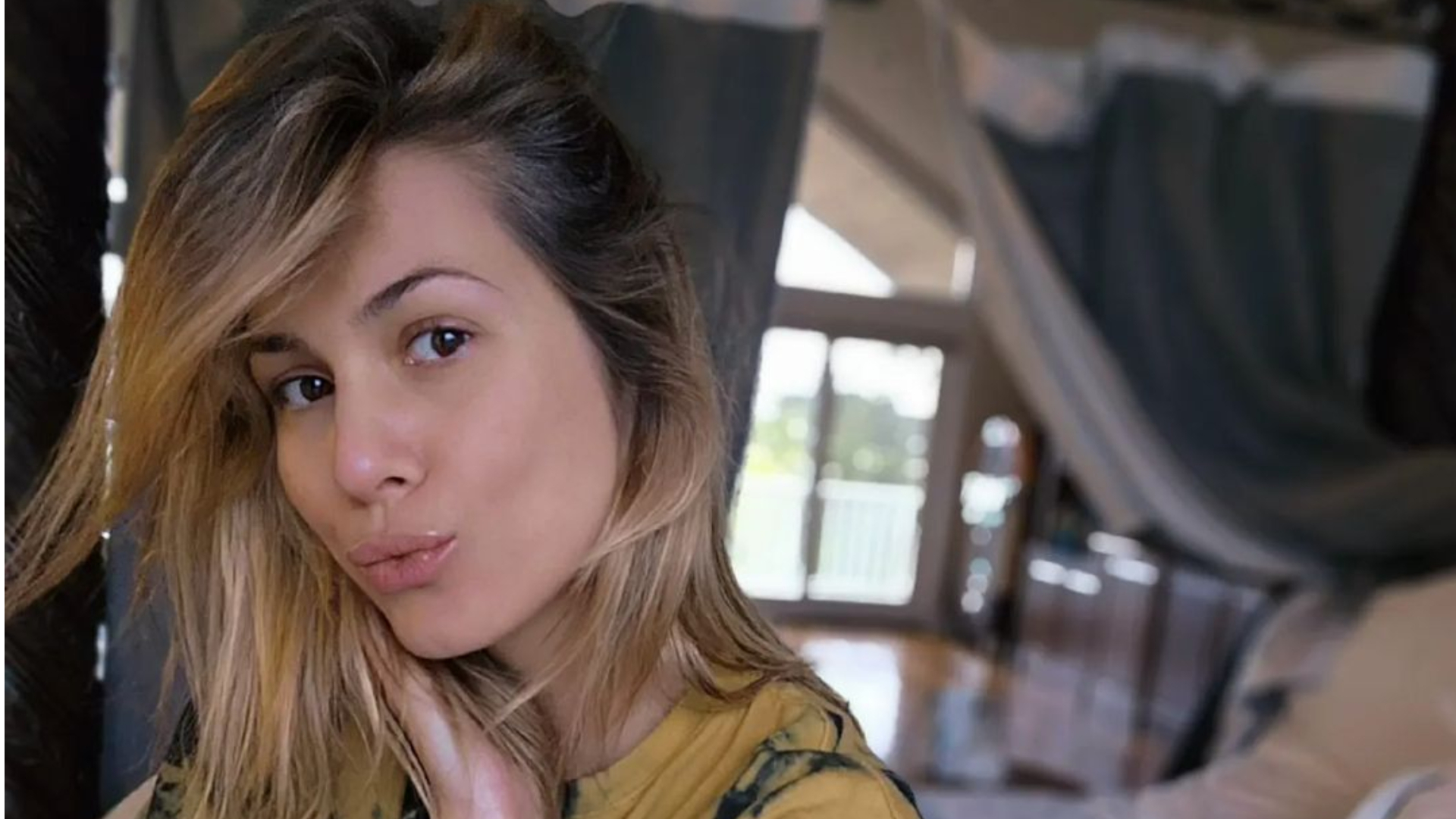 Em meio a furacão, Lívia Andrade faz fotos e atualiza seu estado: ”Difícil sair da cama”