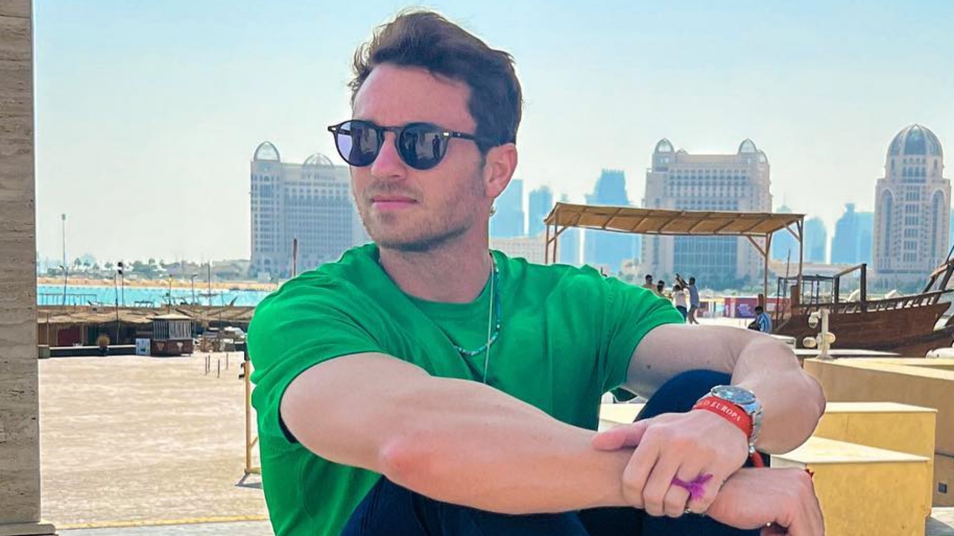 Ex-BBB Lucas Bissoli abre álbum de fotos de sua viagem ao Qatar