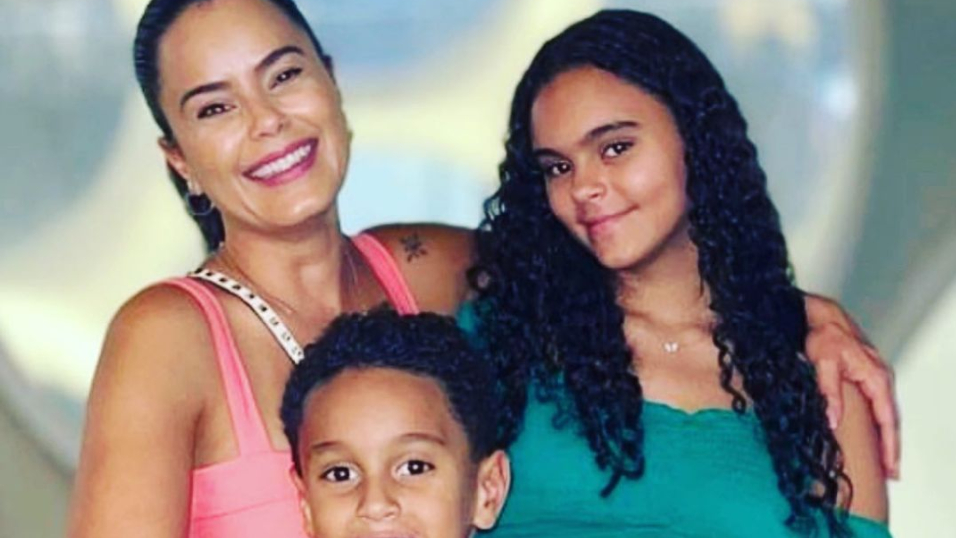Com os filhos adolescentes, Luciele Di Camargo recebe título de ‘mãe chata’: ”Falta de respeito”