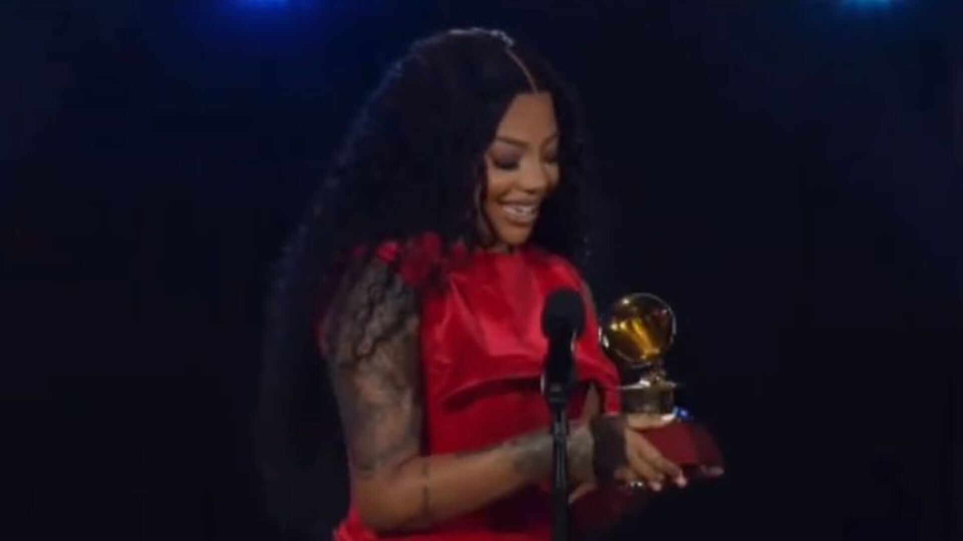 Ludmilla celebra vitória no Grammy Latino com seu álbum “Numanice 2”: “É nosso, Brasil”