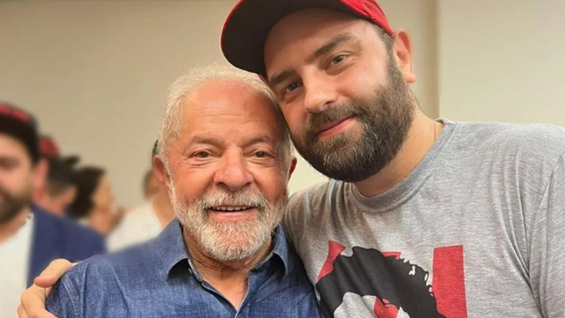 Filho ‘bonitão’ de Lula mostra foto rara com os irmãos