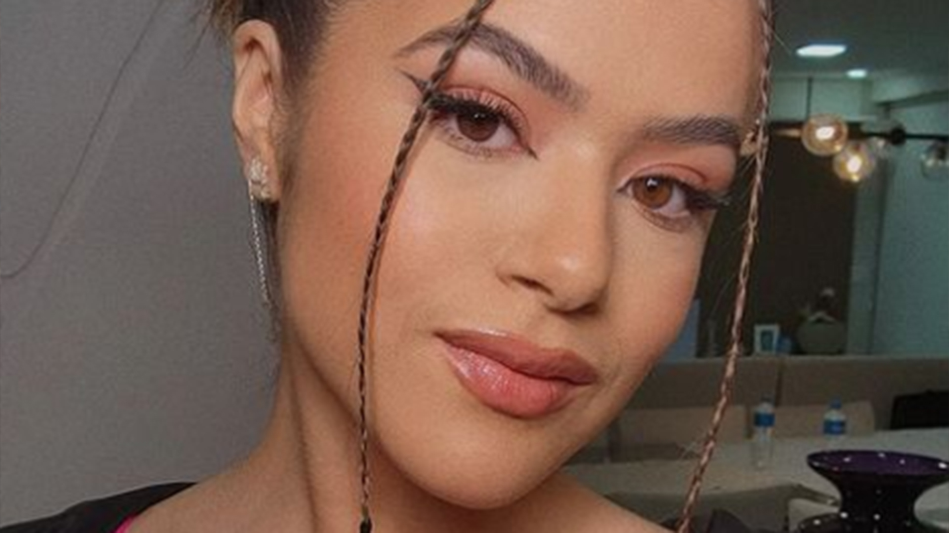 Maisa Silva aparece com novo visual na web: ‘Colorido veio aí!’