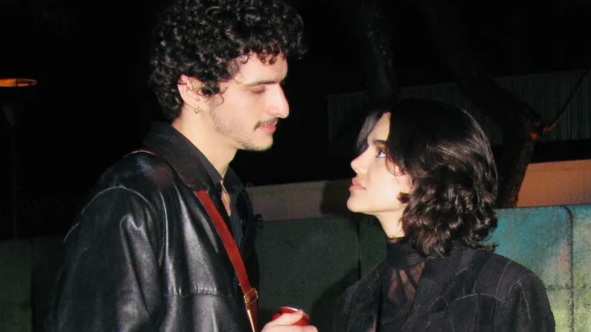 Manu Gavassi surge em clima de romance com o namorado e se declara: “O encontro mais lindo”