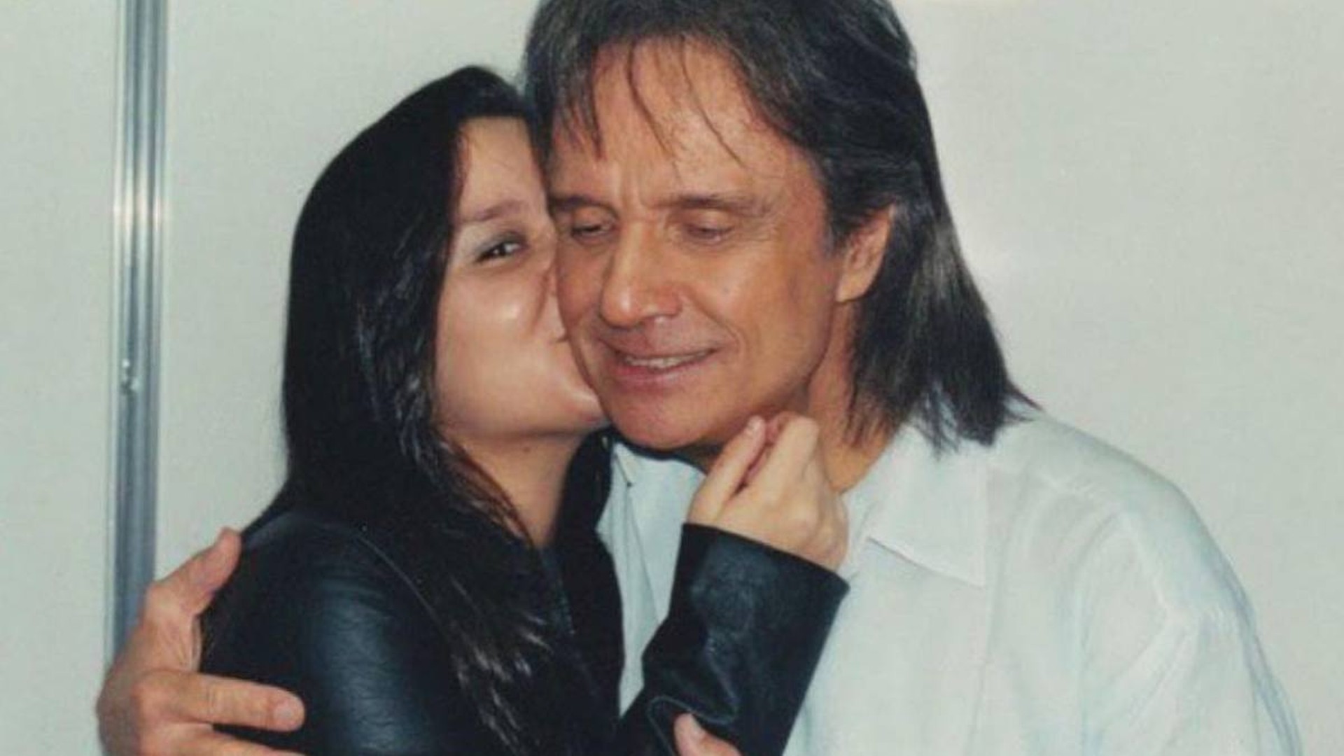 Maraisa celebra gravação com Roberto Carlos e relembra foto que tirou com ele na adolescência