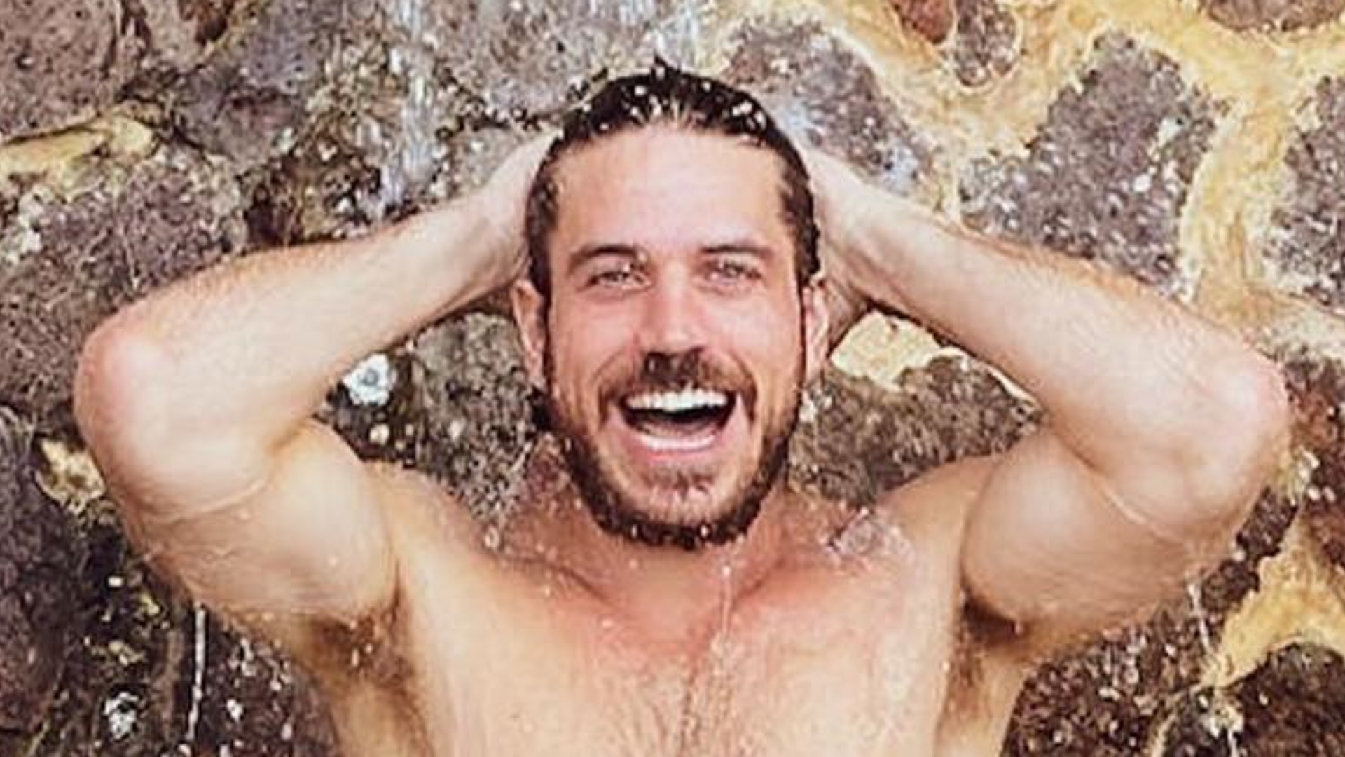 Marco Pigossi leva fãs à loucura ao surgir sem camisa: “Passando mal”
