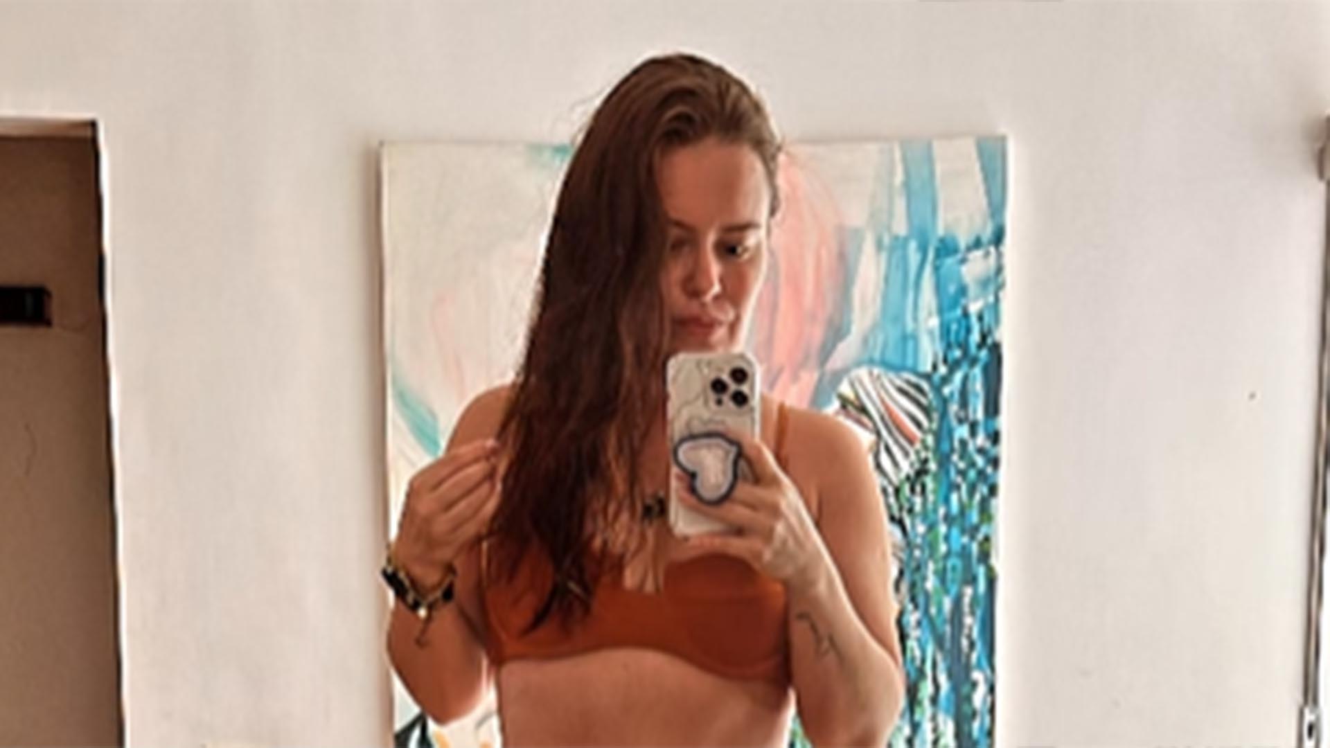 De biquíni, Mari Bridi exibe corpão sarado em nova selfie