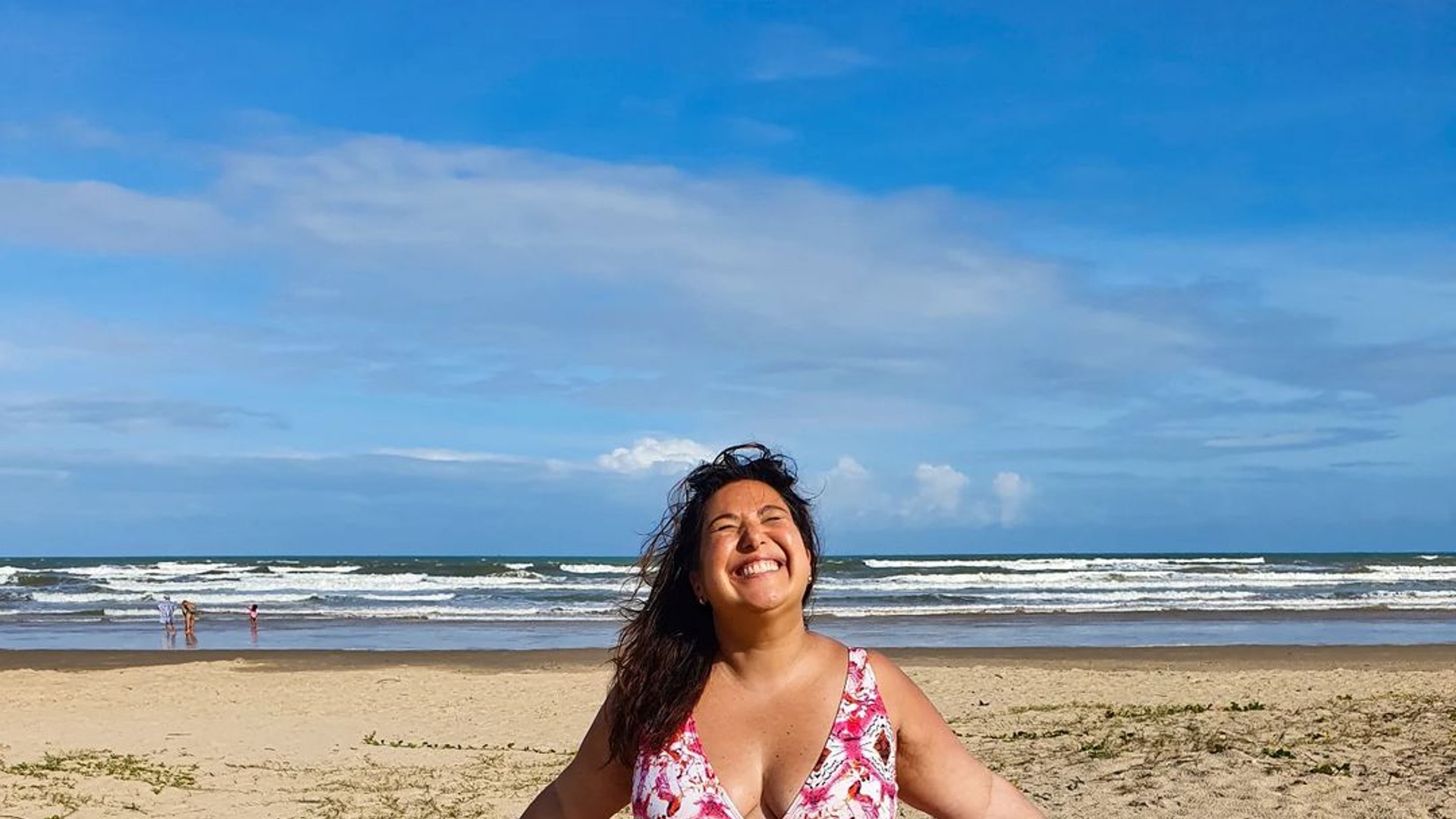 Mariana Xavier aparece de maiô decotado e rouba sorrisos: “que felicidade”