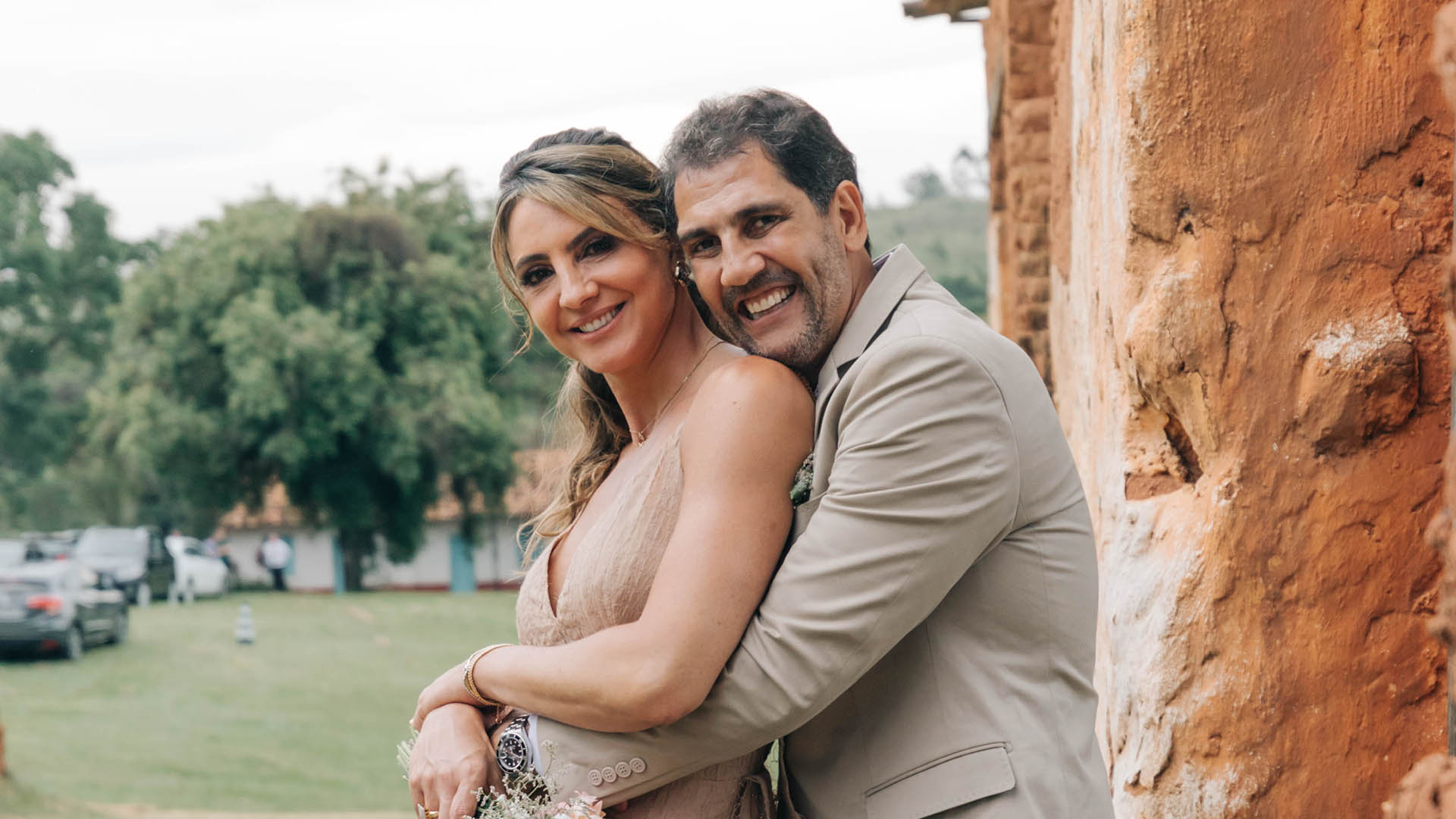 Maurício Lima e a esposa celebram as bodas de prata